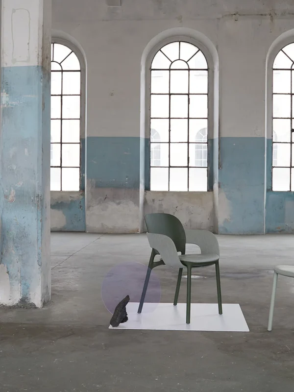 Καρέκλα εξωτερικού χώρου Hug 2380 – minimal σχεδίαση και επιλογή για επαγγελματικούς χώρους φιλοξενίας