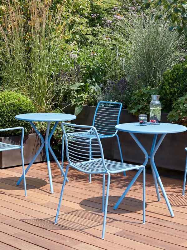 Καρέκλα Summer με μεταλλικό σκελετό και μπλε απόχρωση, για αυλές και επαγγελματικούς χώρους.