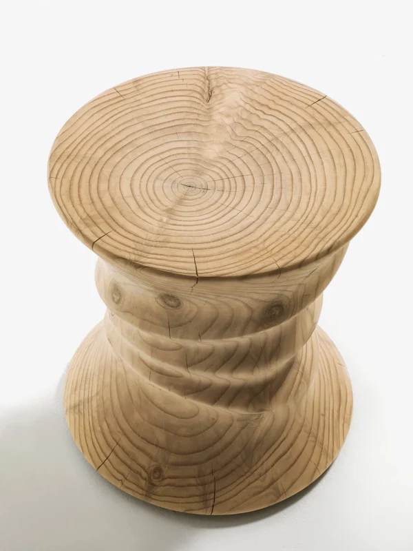 Σκαμπό Squeeze lminimal σχεδίαση, κατάλληλη για κήπο ή βεράντα – διαθέσιμη στο vestal.gr.