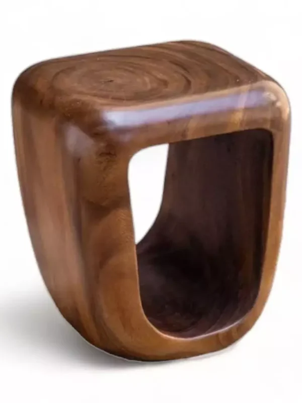 Σκαμπό Hole Suar με κοίλο σχεδιασμό – γλυπτική αισθητική από ξύλο suar