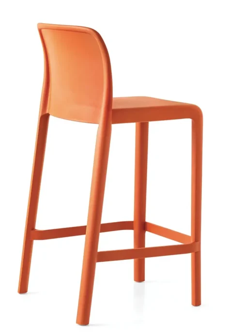 σκαμπο bayo ! taupe minimal σχεδίαση, κατάλληλη για κήπο ή βεράντα – διαθέσιμη στο vestal.gr.