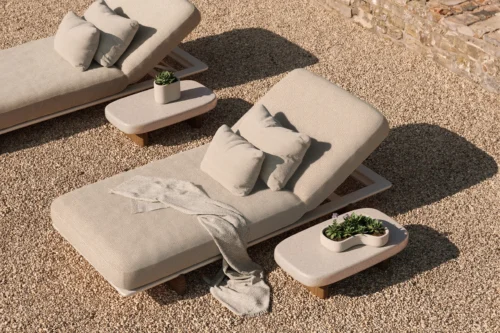 vondom ξαπλωστρα Εξωτερικου Χώρου pezzettina minimal σχεδίαση, κατάλληλη για κήπο ή βεράντα – διαθέσιμη στο vestal.gr.