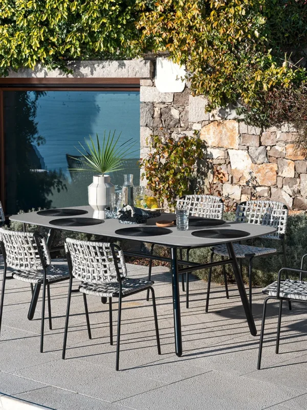 τραπεζι yo! lwhite minimal σχεδίαση, κατάλληλη για κήπο ή βεράντα – διαθέσιμη στο vestal.gr.