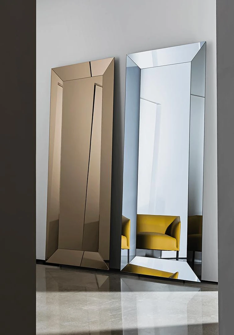 Καθρέφτης Denver της Sovet Italia με γεωμετρικό πλαίσιο και μοντέρνο design