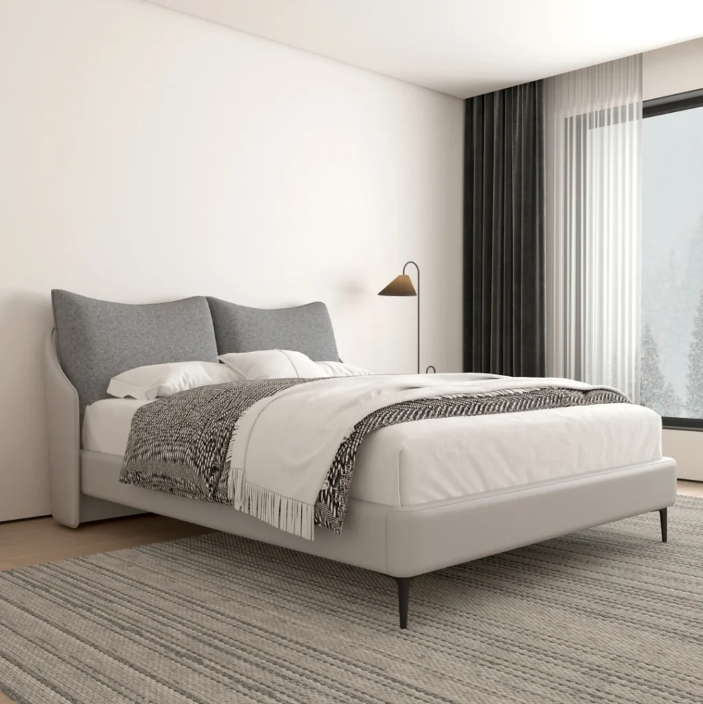 Μοντέρνο υπνοδωμάτιο με διπλό κρεβάτι, ουδέτερους τόνους και φυσικό φως από μεγάλο παράθυρο.