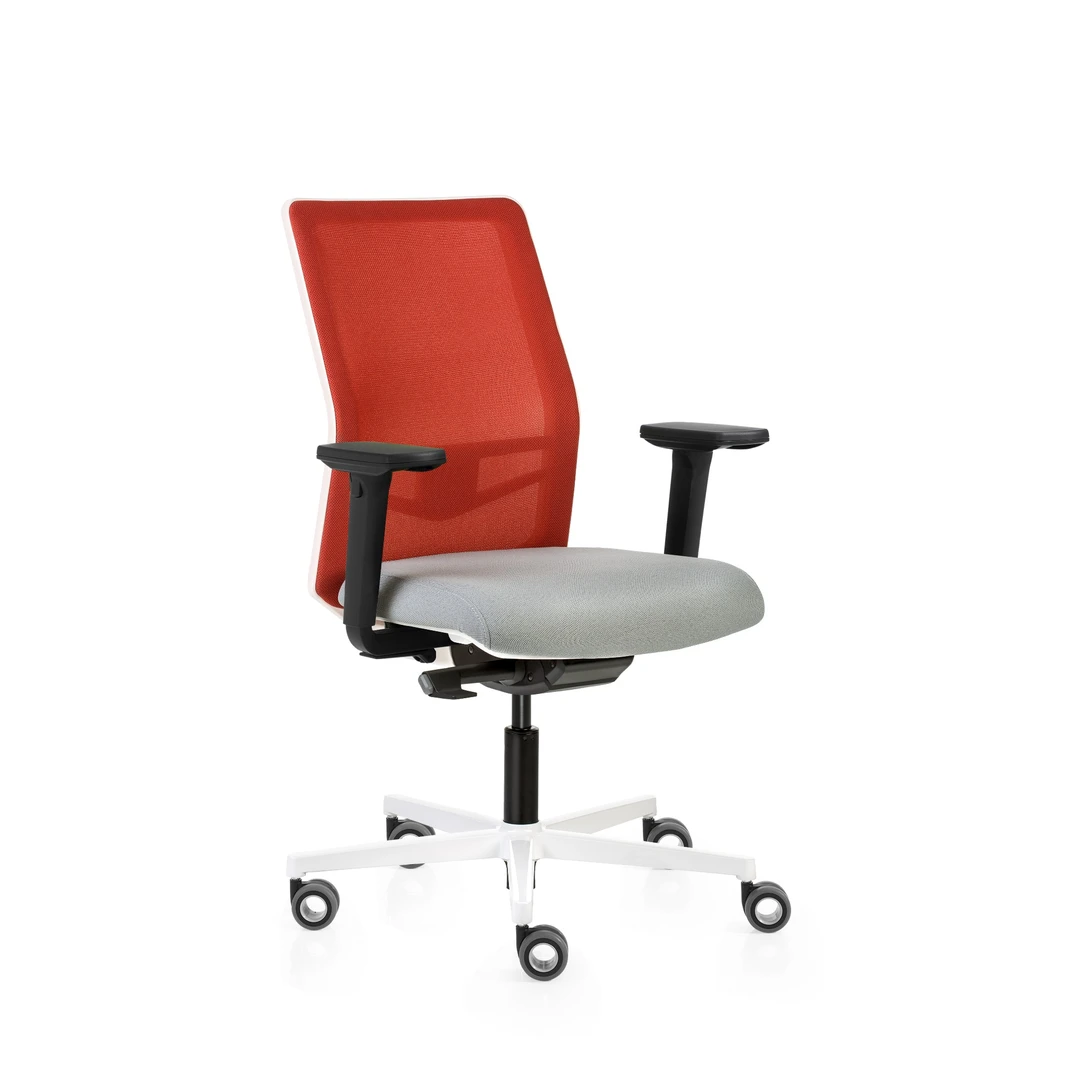 εργονομική καρέκλα γραφείου με κόκκινη πλάτη, γκρι κάθισμα και μεταλλική βάση με ροδάκια