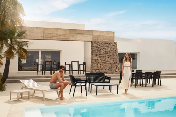 Vondom Spritz ξαπλώστρα εξωτερικού χώρου σε μπεζ χρώμα με ρυθμιζόμενη πλάτη