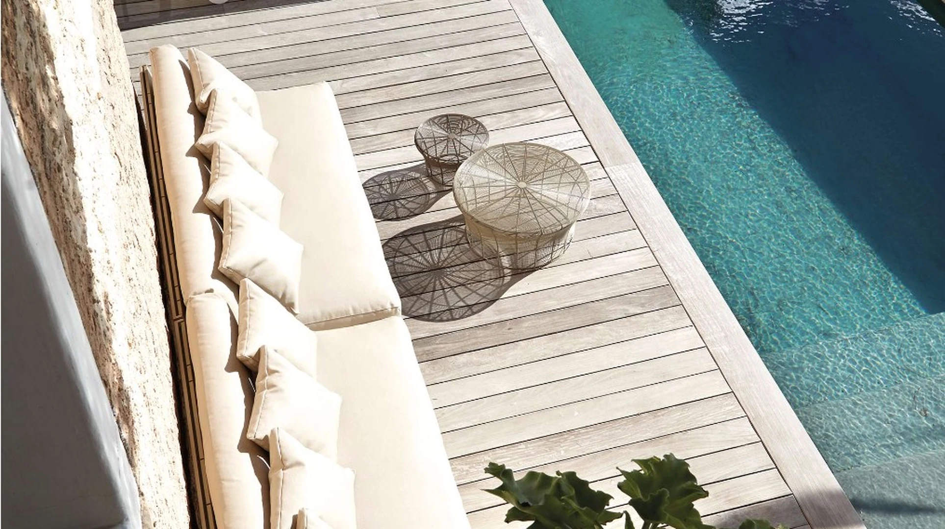 Outdoor wire side and coffee tables in multiple sizes for hospitality spaces